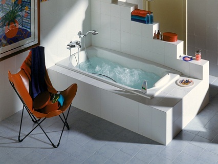 Чугунная ванна Roca Akira 170x85 см, арт.2325G000R с отверстиями для ручек, с противоскользящим покрытием
