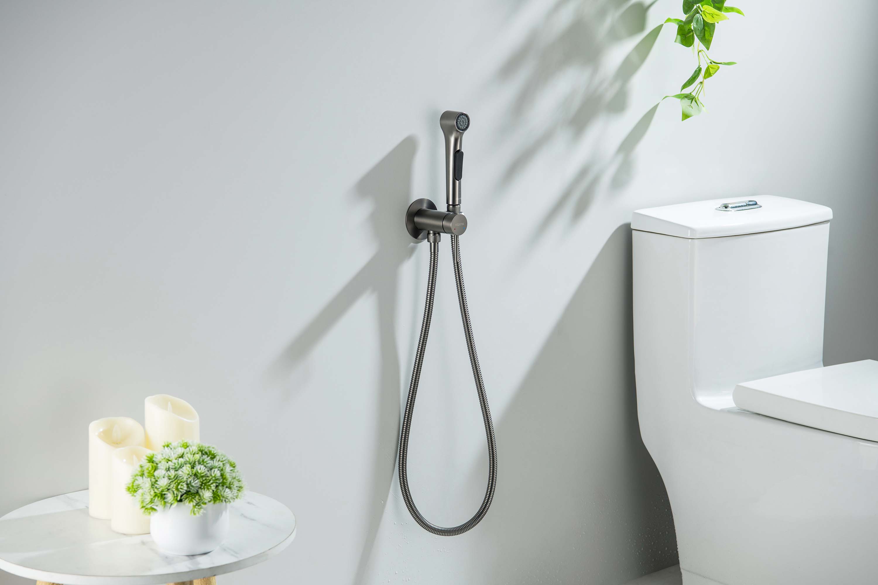 Смеситель Aquatek Европа AQ1020BGM с гигиеническим душем, оружейная сталь Смеситель Aquatek Европа AQ1020BGM с гигиеническим душем, оружейная сталь