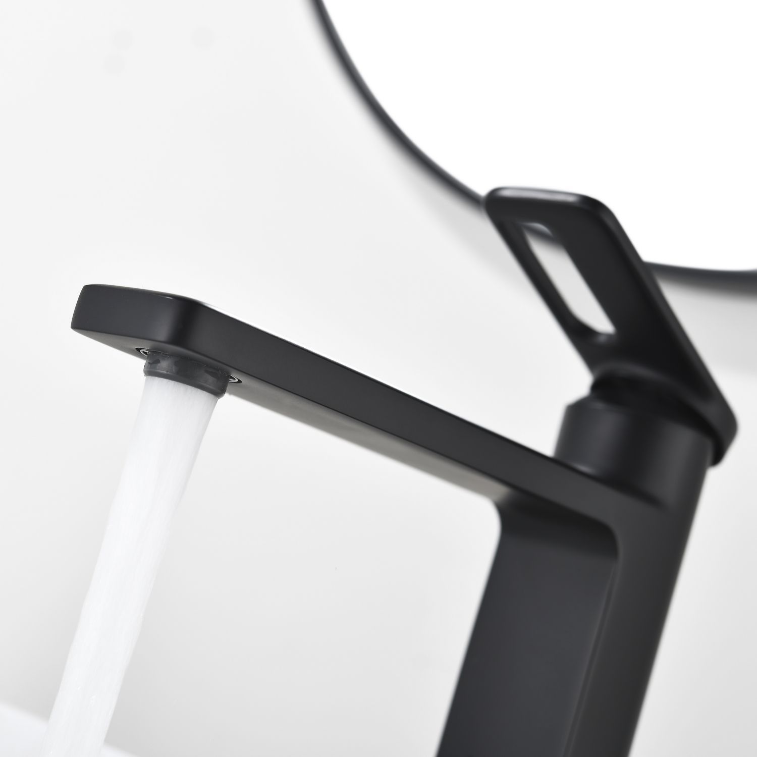 Смеситель для раковины Black&White Gravity GF-7203-MB черный матовый