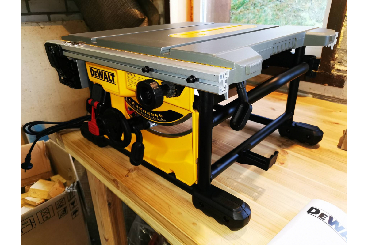 Настольная пила 1850 Вт, 5800 об/мин, диск 210x30 мм DeWalt DWE7485-QS