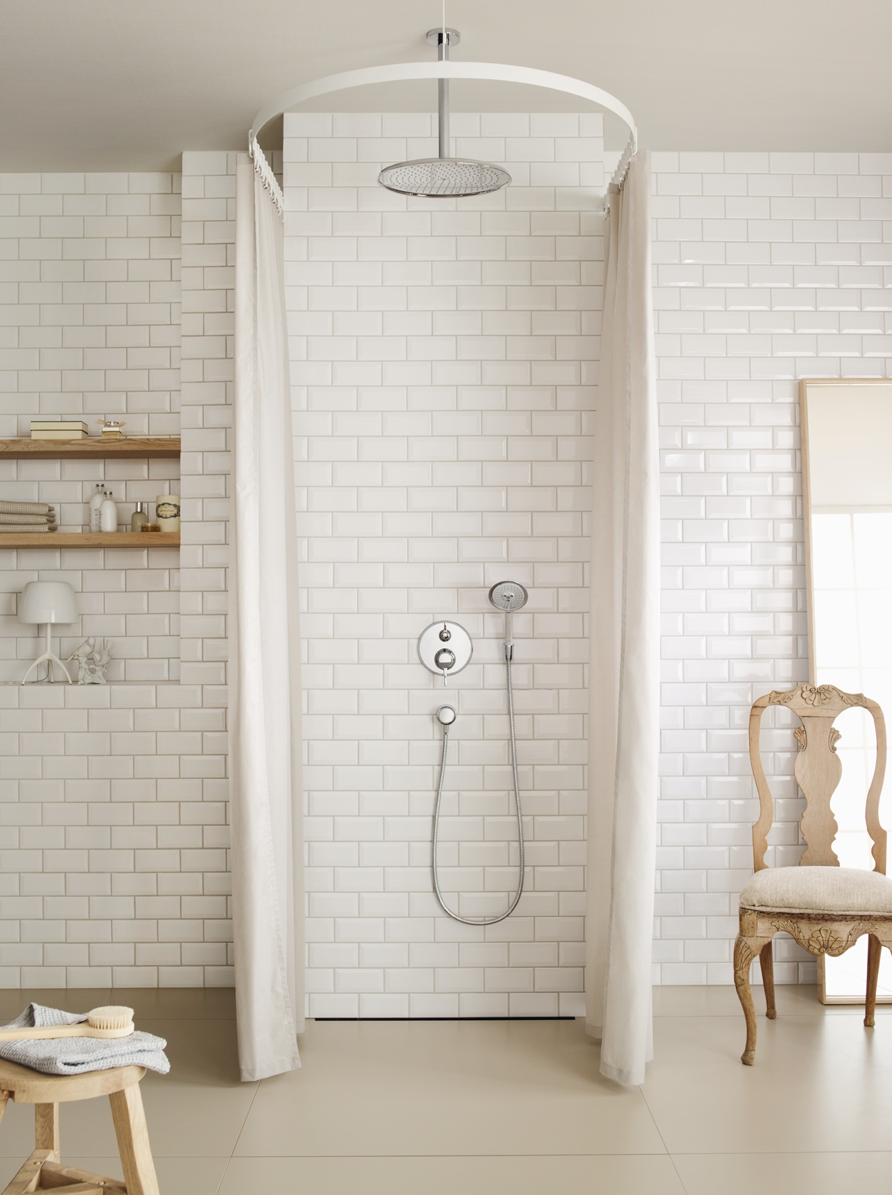 White shower. Axor 16884000. Белая плитка душевая Хансгрое. 16884000 Hansgrohe.