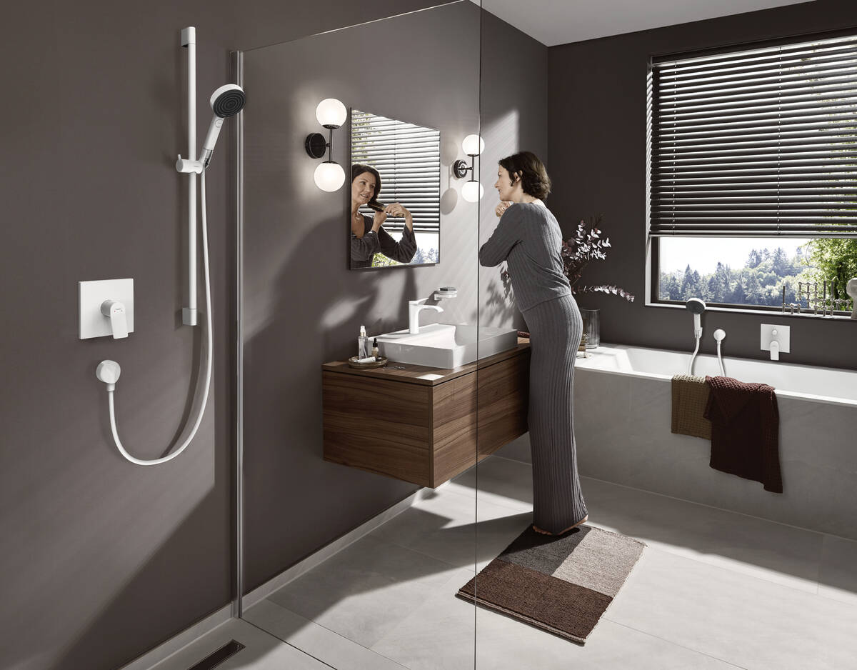 Смеситель для душа Hansgrohe Vivenis 75415700 внешняя часть, матовый белый