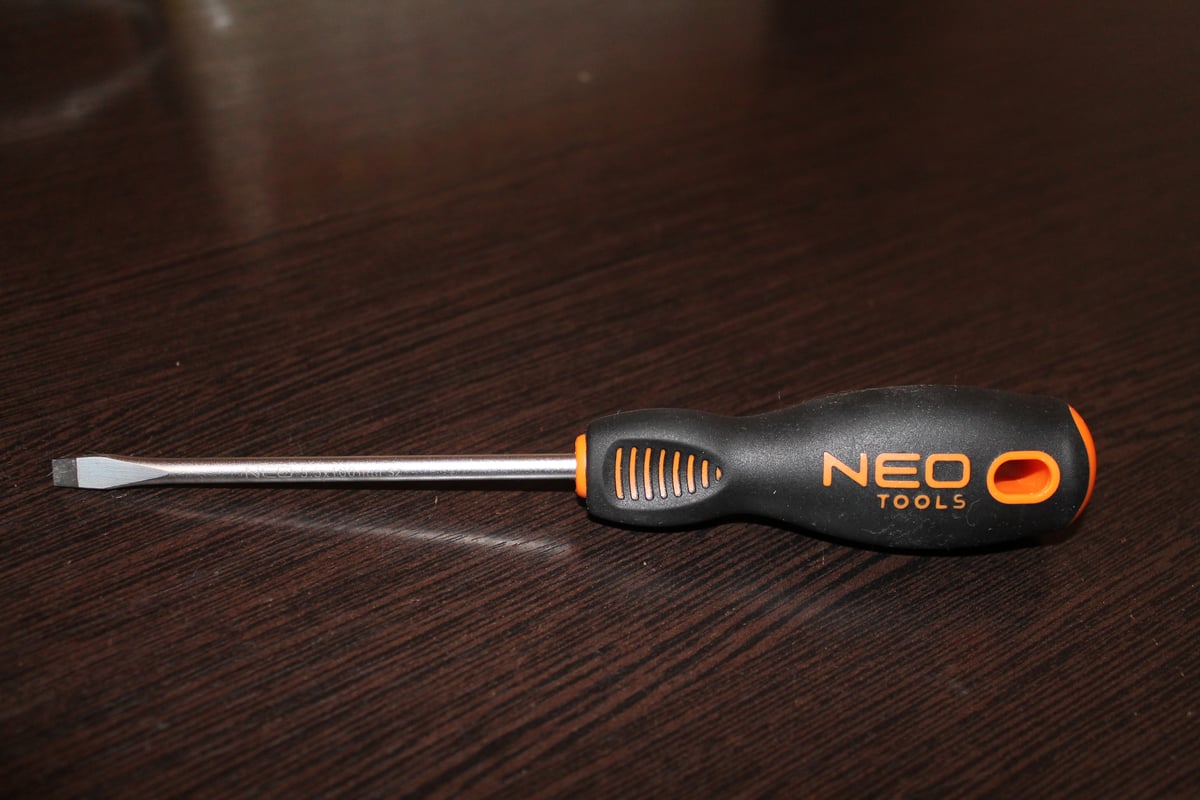Шлицевая отвертка Neo Tools 5.5x100 мм 04-013