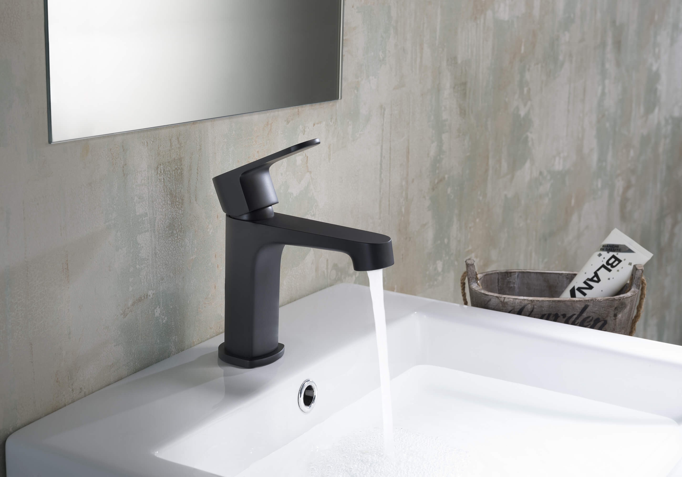 Смеситель для раковины Aquatek Оберон AQ1210MB черный матовый