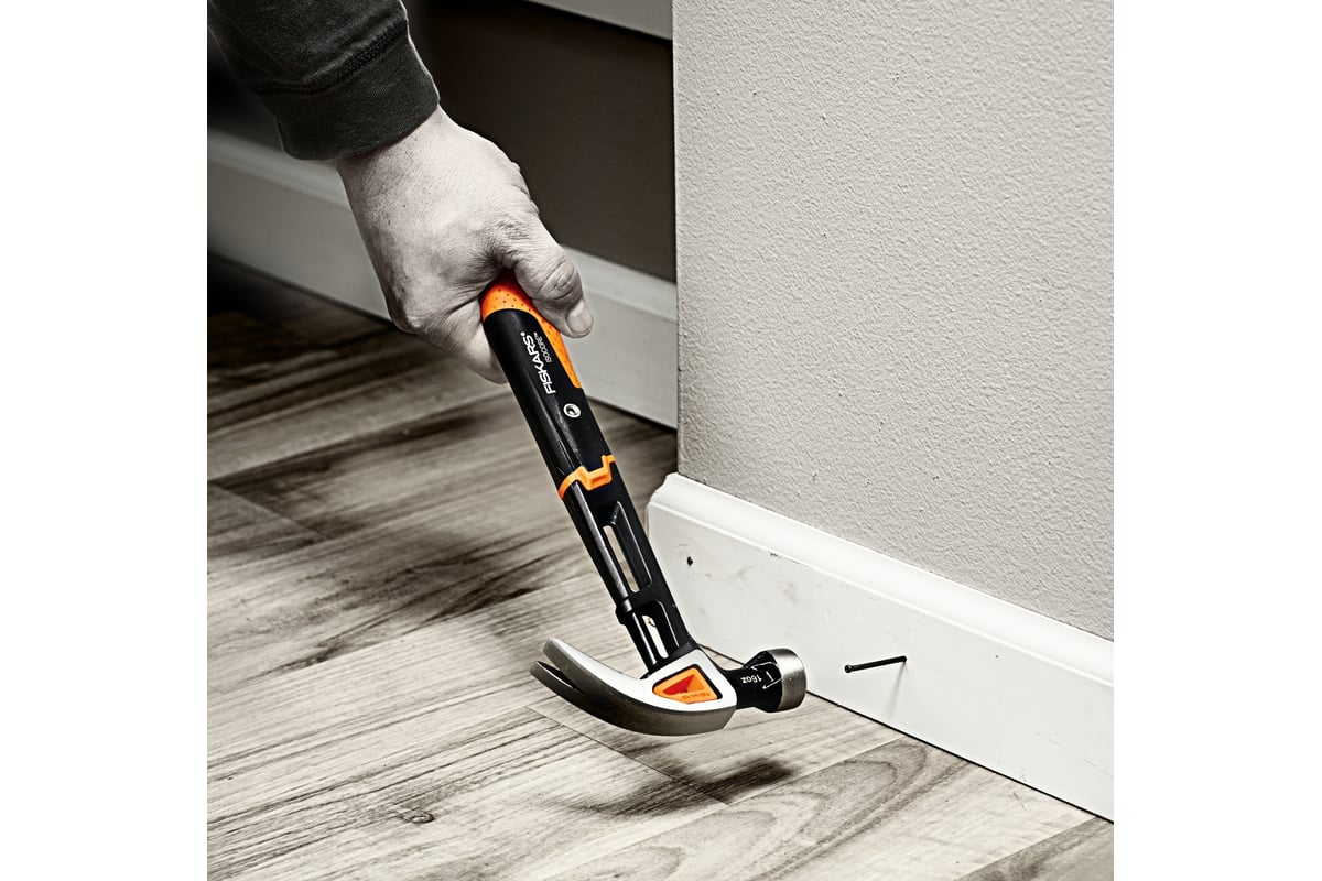 Молоток с загнутым гвоздодёром Fiskars M 16oz 13.5 дюймов 1027202