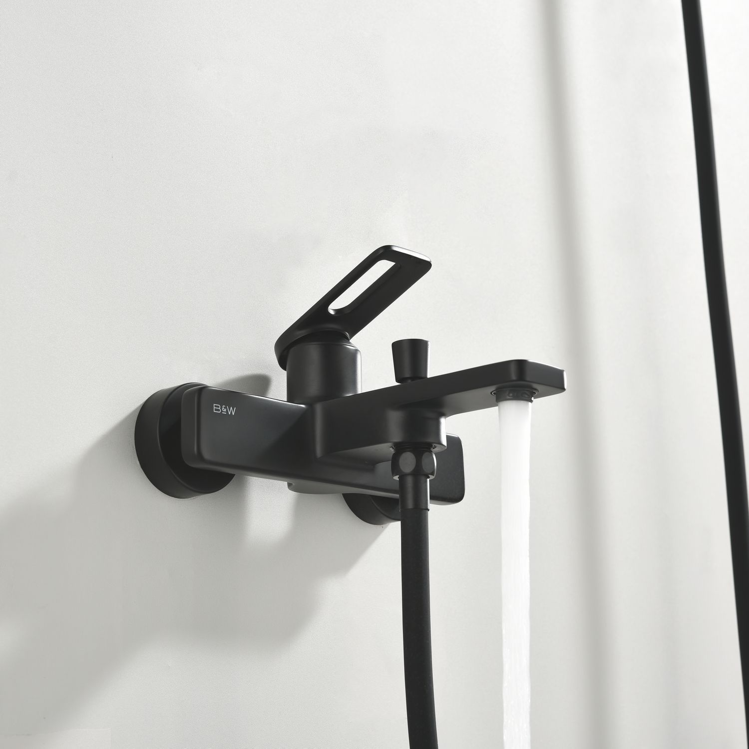 Смеситель для ванны Black&White Gravity GL-9101-MB черный матовый Смеситель для ванны Black&White Gravity GL-9101-MB черный матовый