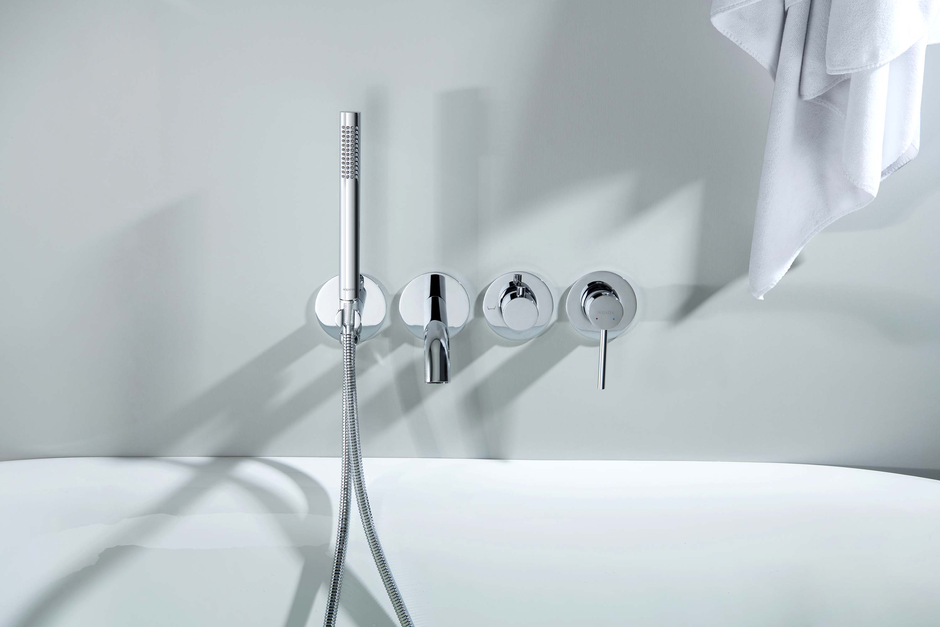 Смеситель для ванны Aquatek Европа AQ1344CR хром Смеситель для ванны Aquatek Европа AQ1344CR хром