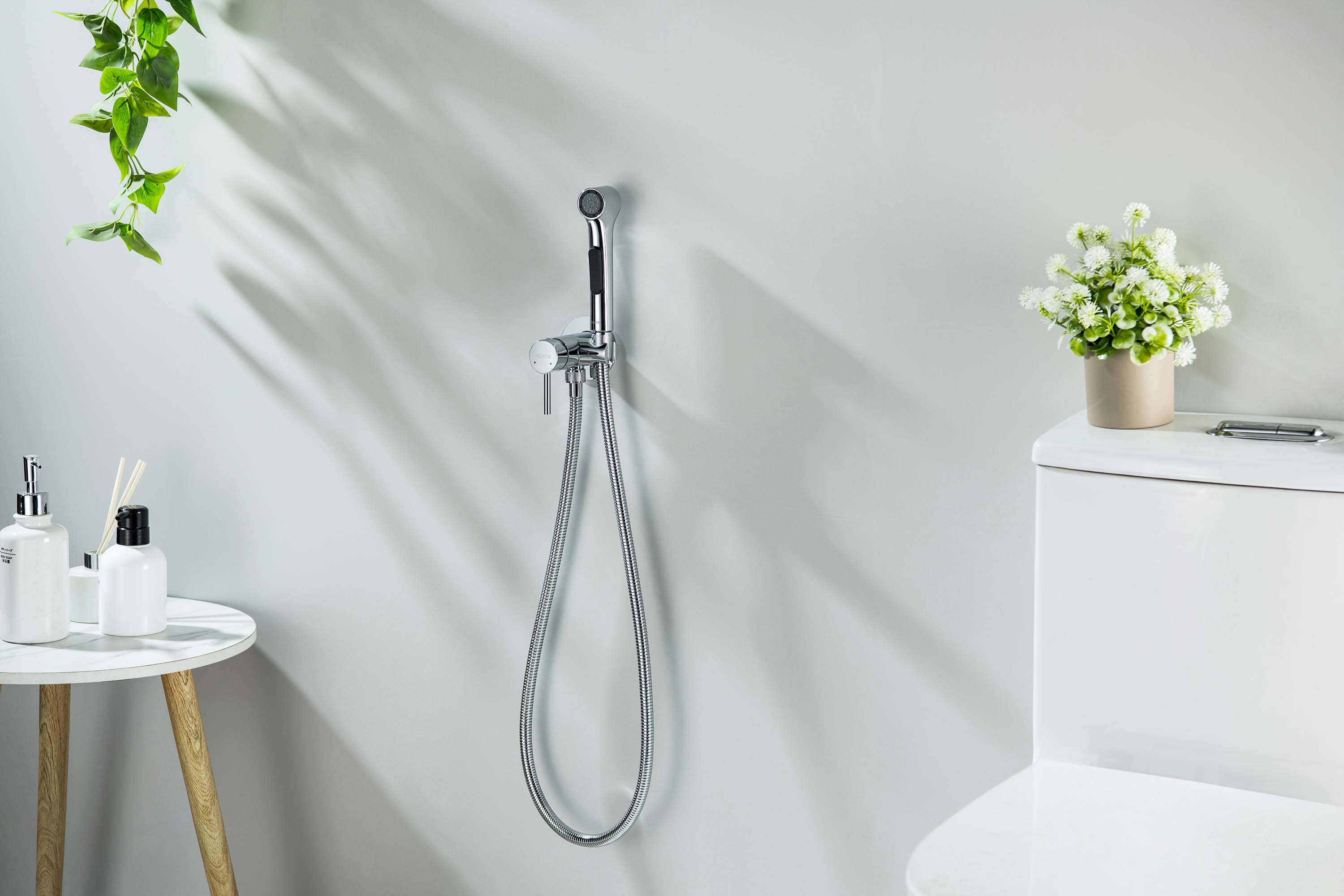 Смеситель Aquatek Европа AQ1020CR с гигиеническим душем, хром Смеситель Aquatek Европа AQ1020CR с гигиеническим душем, хром