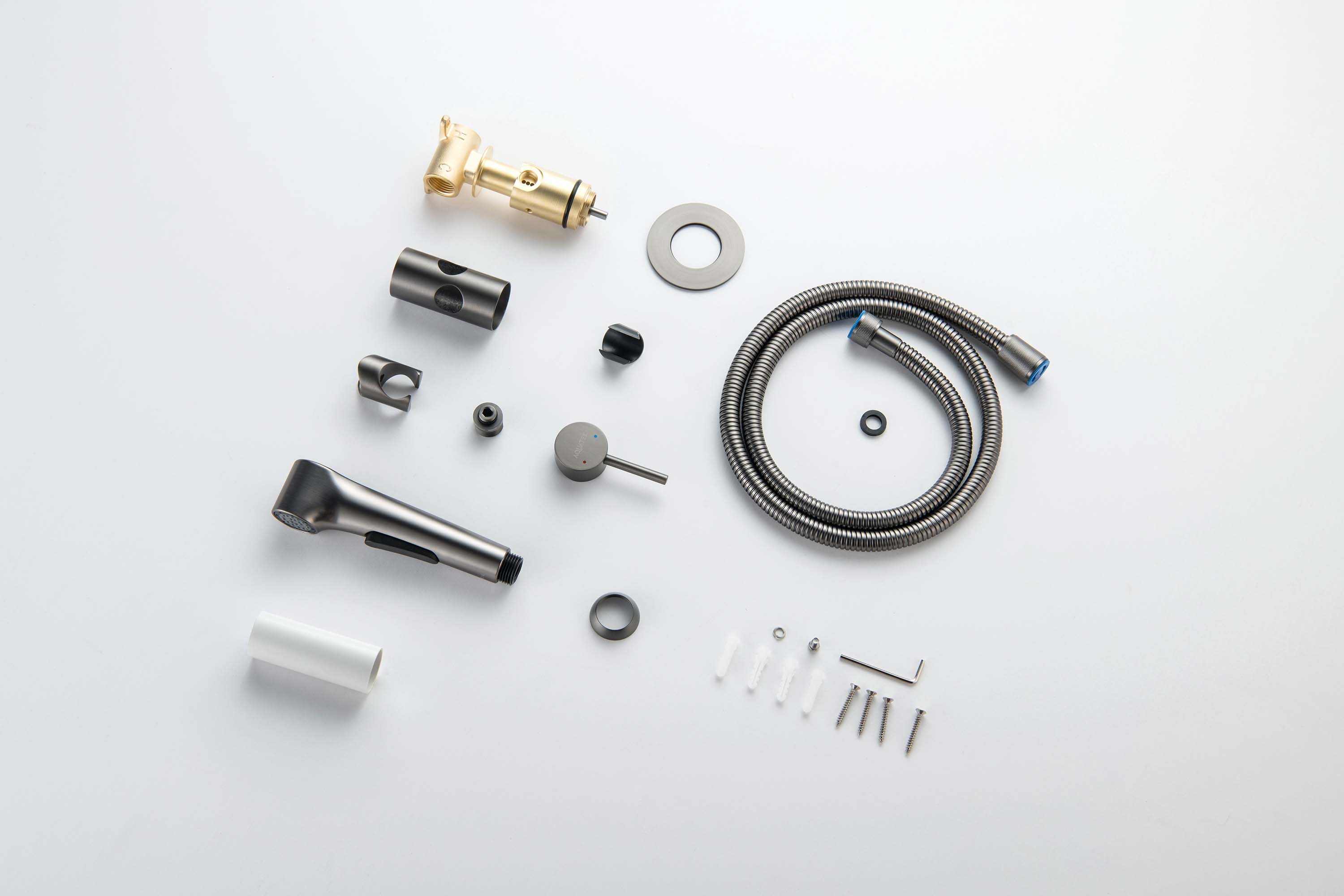 Смеситель Aquatek Европа AQ1020BGM с гигиеническим душем, оружейная сталь Смеситель Aquatek Европа AQ1020BGM с гигиеническим душем, оружейная сталь