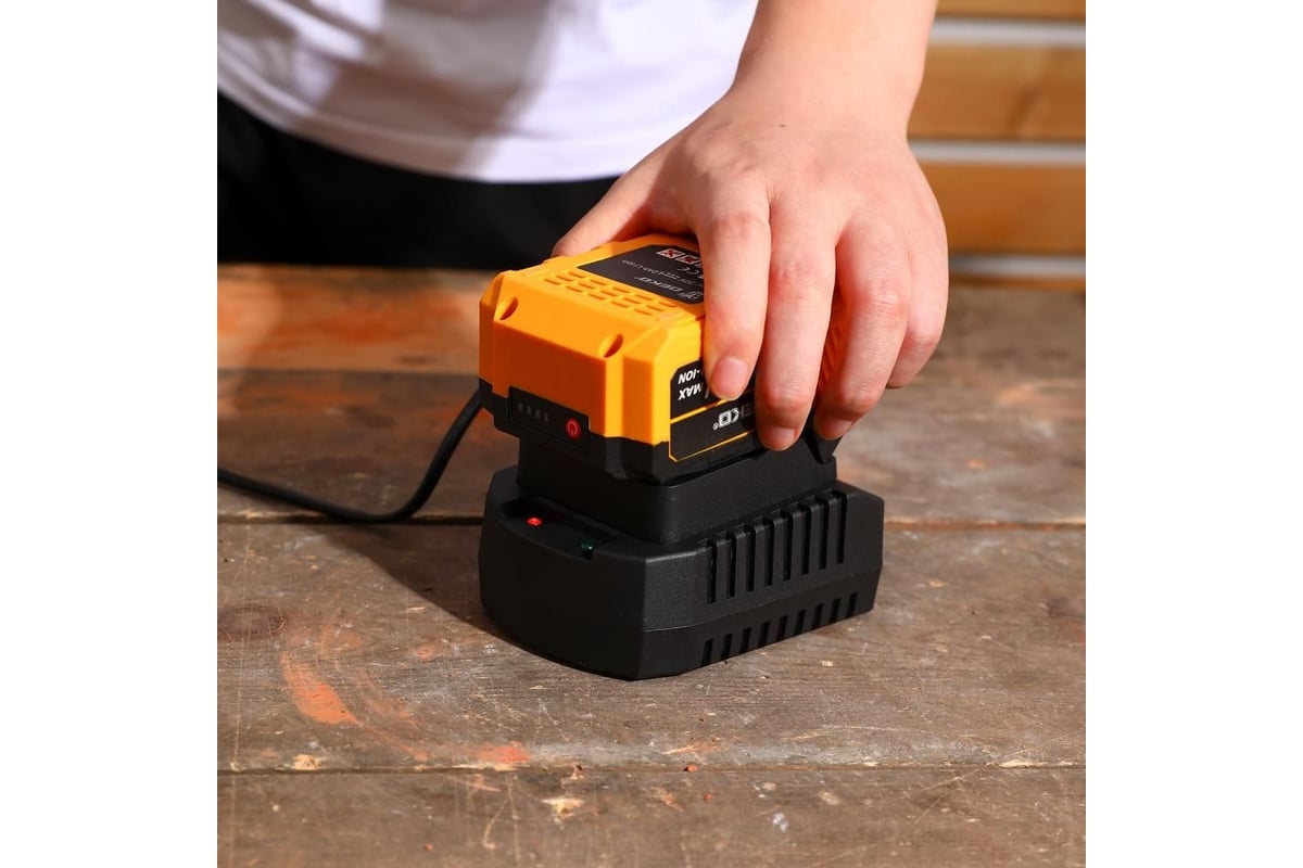 Быстрое зарядное устройство DC20V PRO для АКБ типа BL18, 20В, Li-ion Deko 065-1032