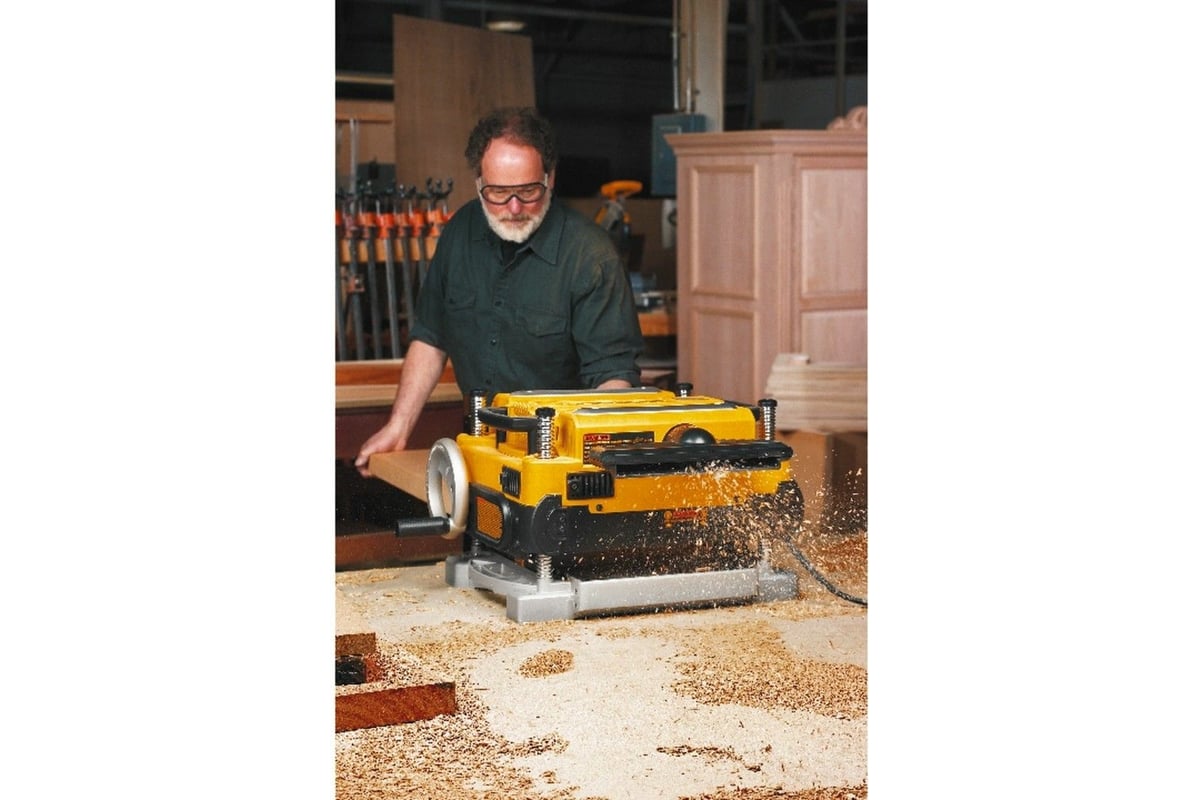 Рейсмусный станок DeWalt 1800 Вт, макс. ширина 330 мм DW735-KS