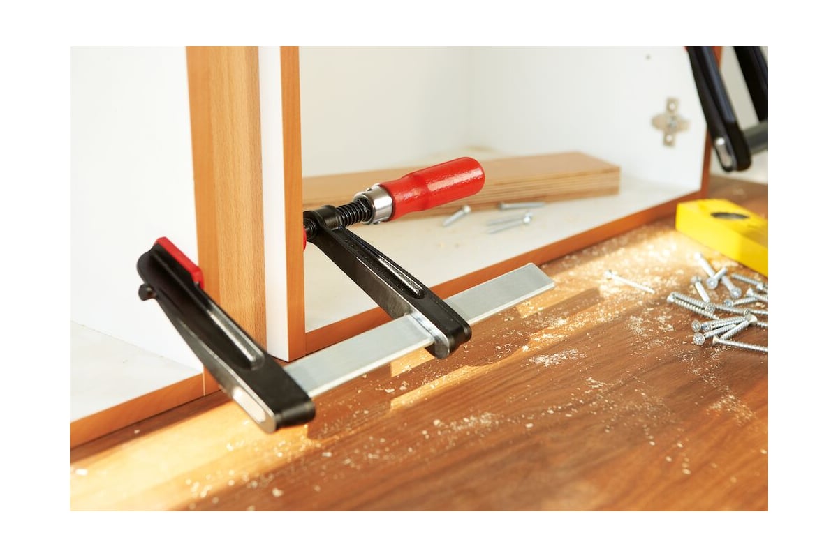 Струбцина BESSEY BE-TGRC40S10 из ковкого чугуна 400/100, усилие 5.5 кН, с деревянной рукояткой