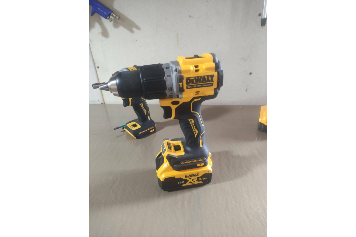 Аккумуляторная дрель-шуруповерт DeWalt DCD 805 NT без АКБ и ЗУ DCD805NT-XJ