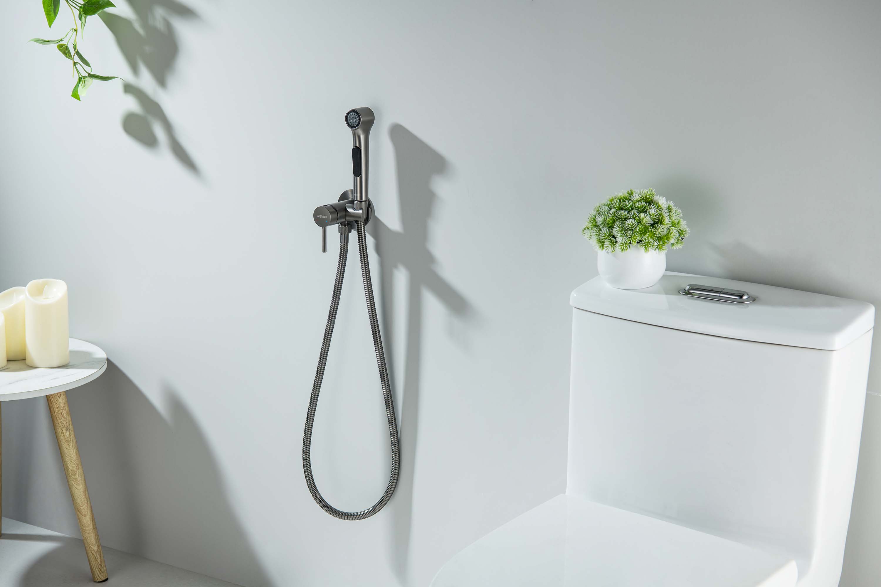 Смеситель Aquatek Европа AQ1020BGM с гигиеническим душем, оружейная сталь Смеситель Aquatek Европа AQ1020BGM с гигиеническим душем, оружейная сталь