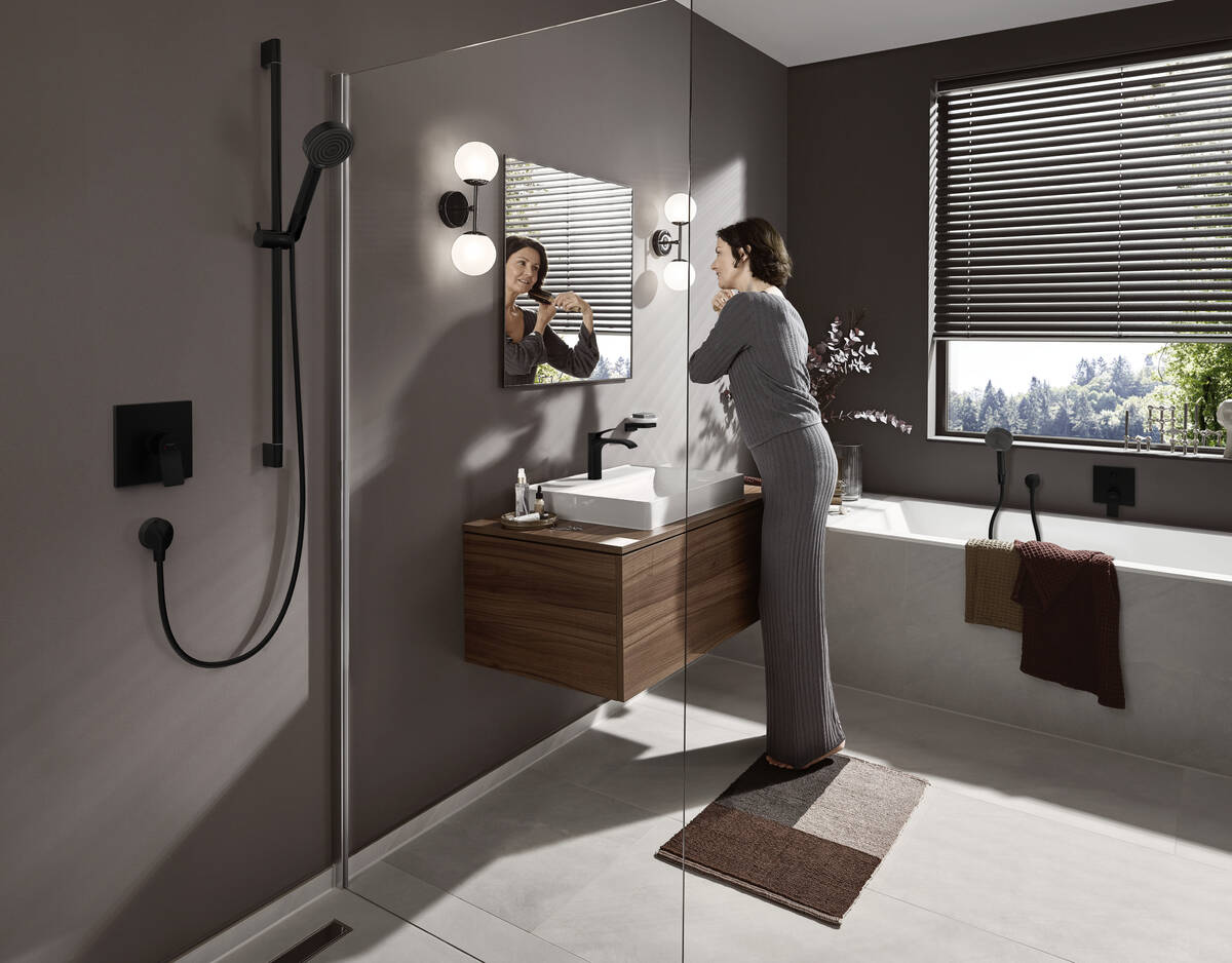 Смеситель для душа Hansgrohe Vivenis 75415670 внешняя часть, матовый черный