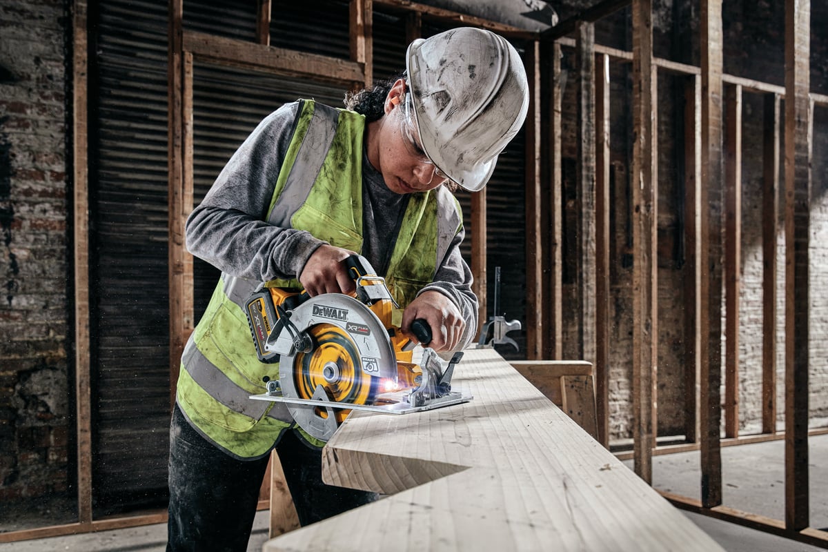 Дисковая пила DeWalt 18 В XR FLEXVOLT ADVANTAGE DCS573NT-XJ