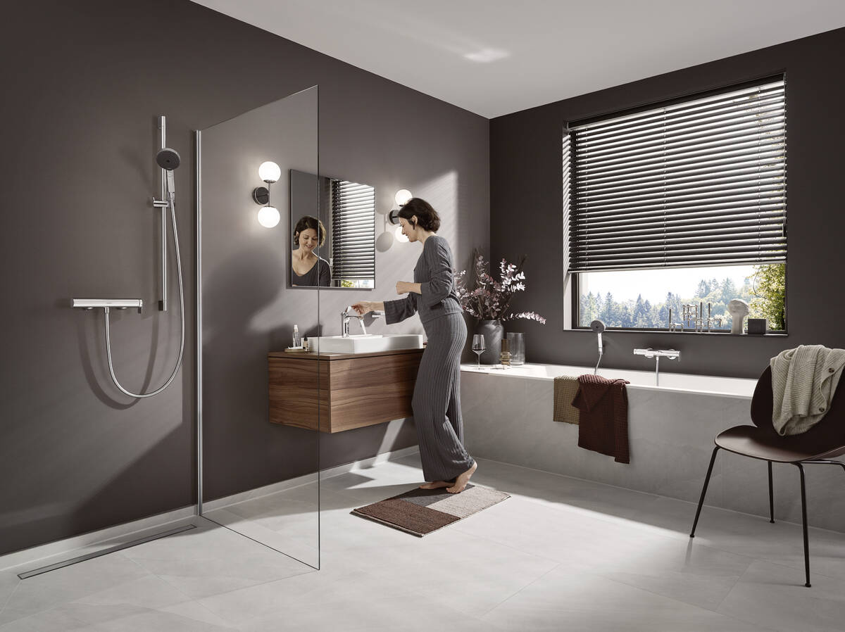 Смеситель для душа Hansgrohe Vivenis 75620700, матовый белый