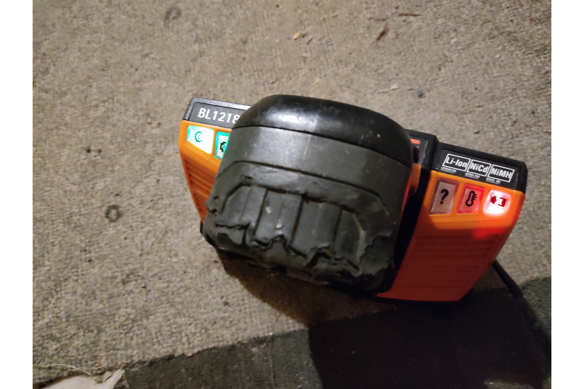 Зарядное устройство BL1418 AEG 4932464542