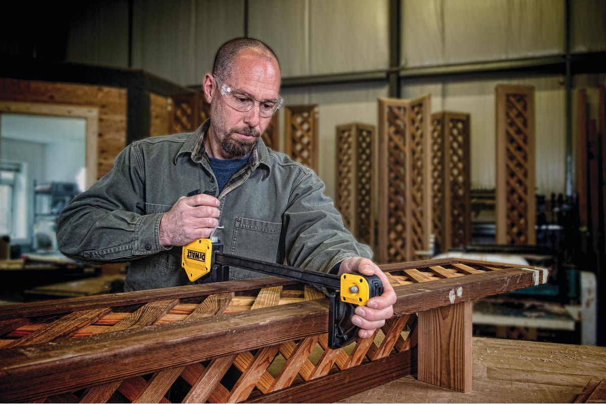 Быстрозажимная струбцина DeWalt XL 600 мм DWHT0-83186