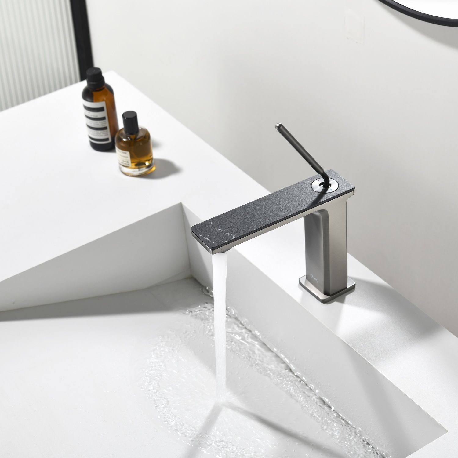 Смеситель для раковины Black&White Gravity GF-7105-GM оружейная сталь