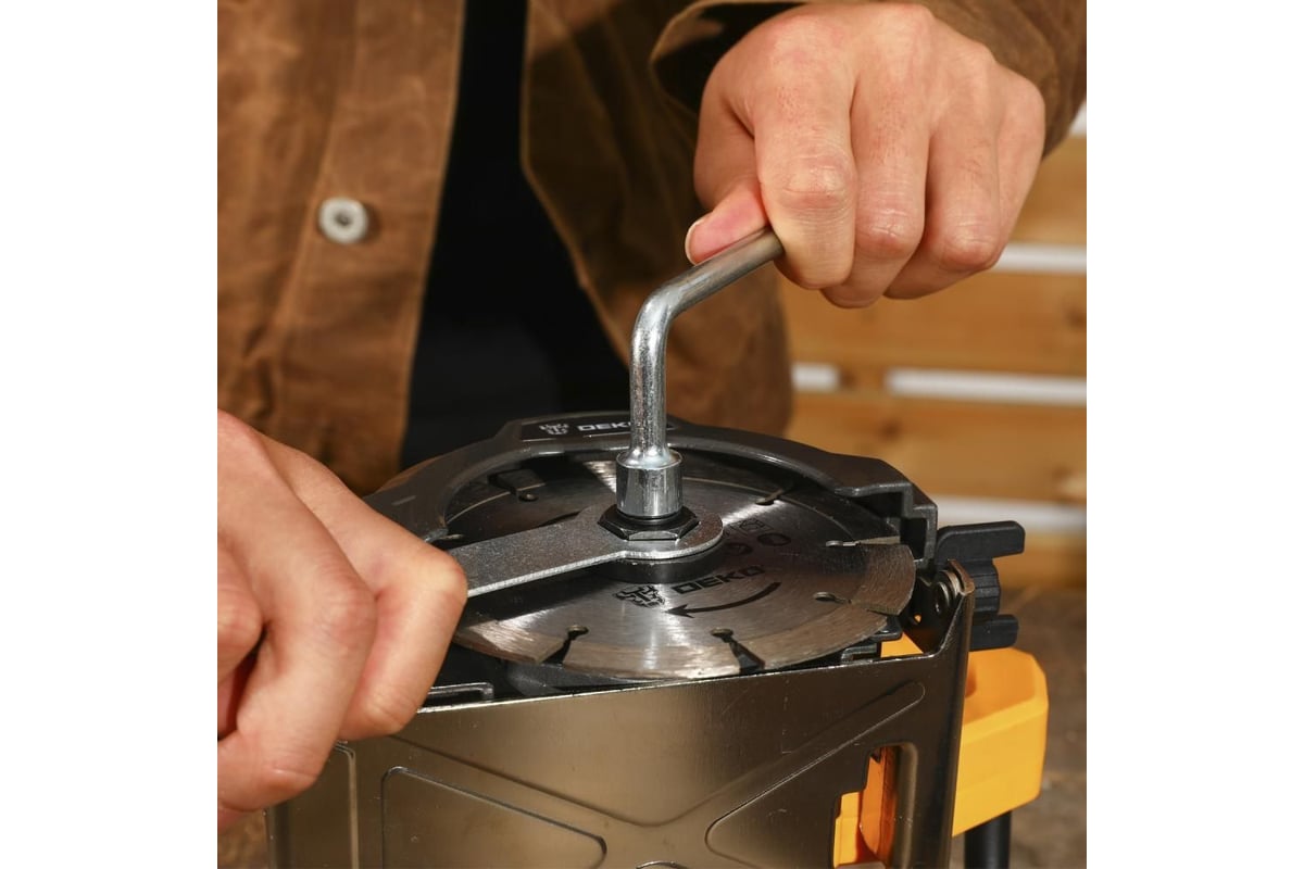 Пила дисковая алмазная Deko DKCS1450W 115 мм, 1450 Вт, с подачей воды 084-1048