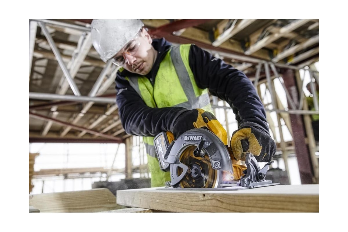 Дисковая пила DeWalt 54 В XR FLEXVOLT DCS578N-XJ