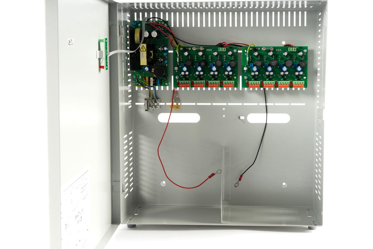 Источник питания Skat -V.16 16 выходов 12-15В, 0,5А канал, корпус 2 АКБ 26Ач 835