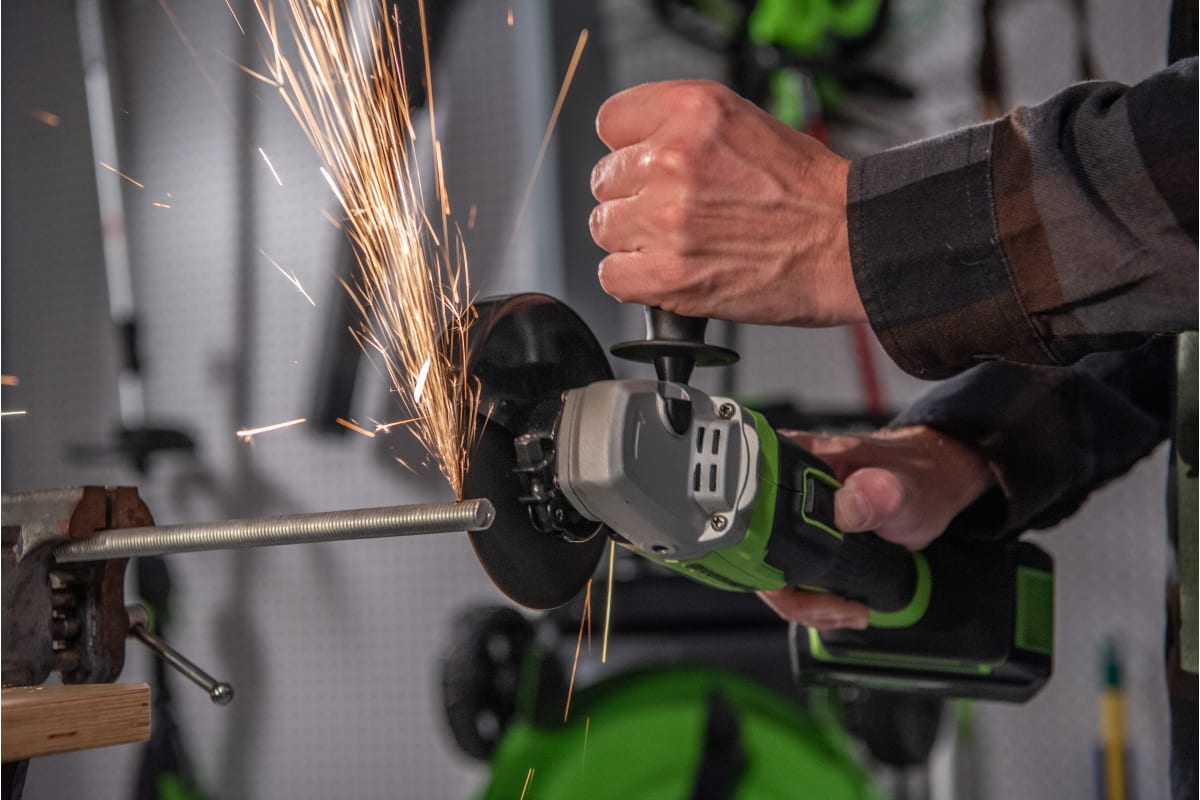 Аккумуляторная угловая шлифовальная машина GreenWorks GD24AG 3200207UA