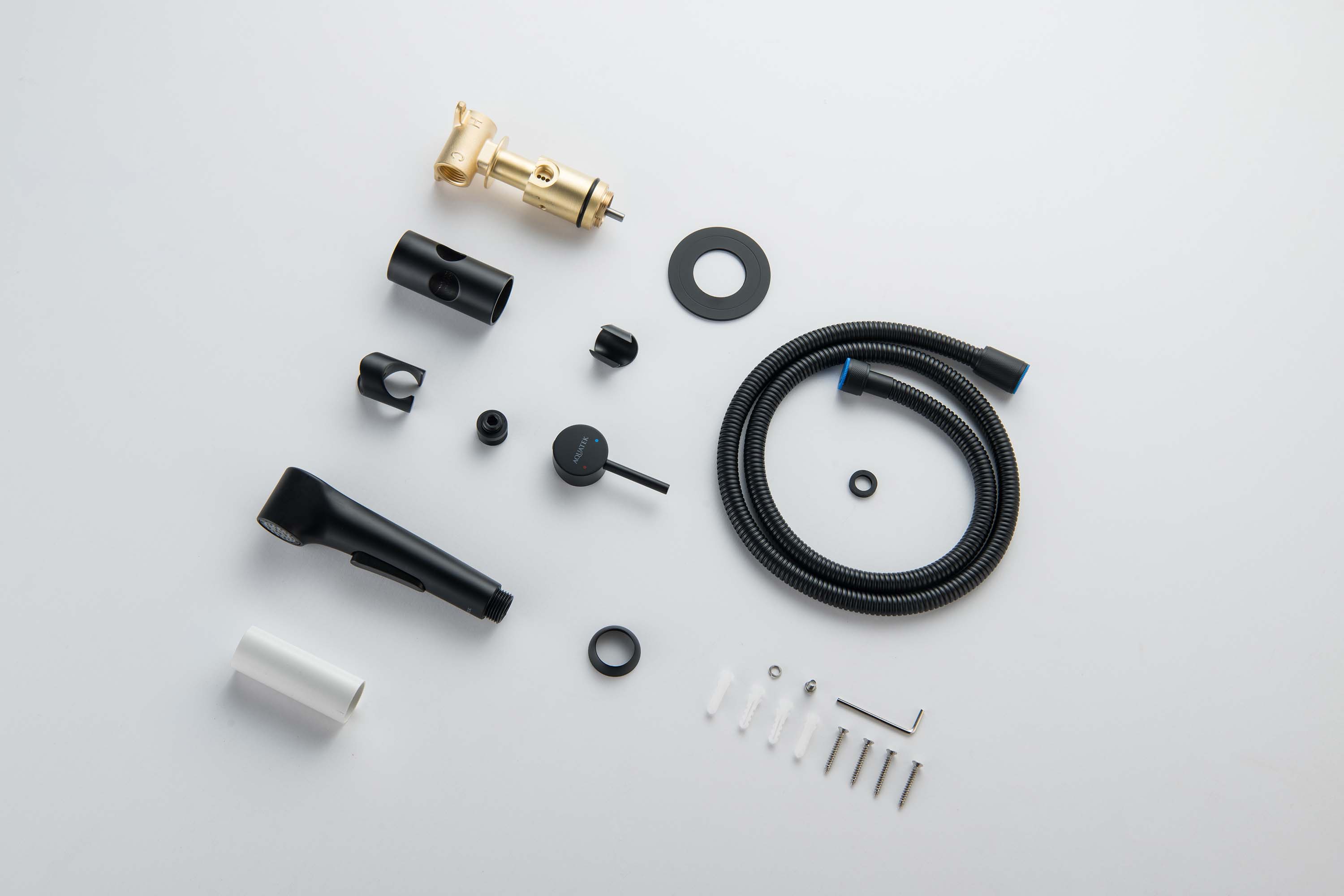 Смеситель Aquatek Европа AQ1020MB с гигиеническим душем, черный матовый Смеситель Aquatek Европа AQ1020MB с гигиеническим душем, черный матовый