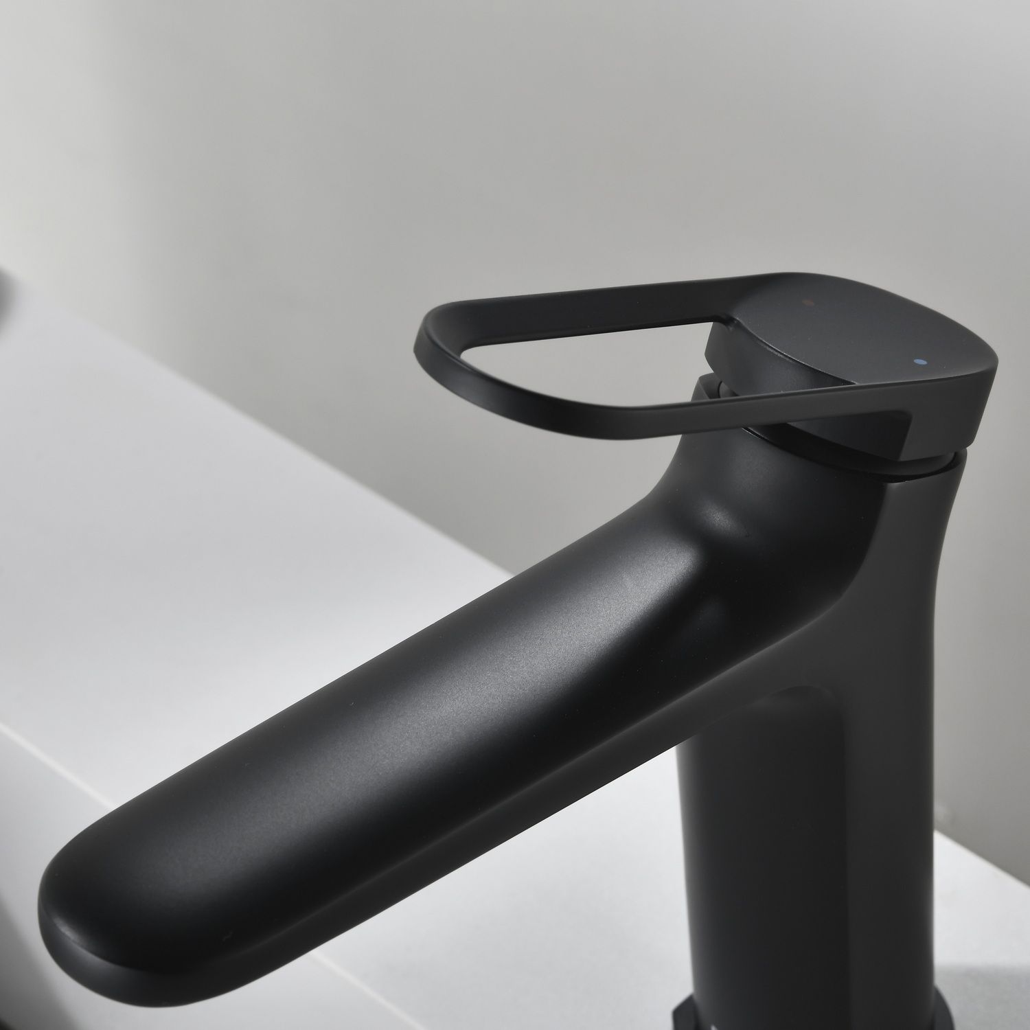 Смеситель для раковины Black&White Gravity GF-7109-MB черный матовый