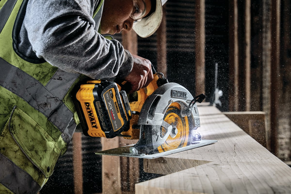 Дисковая пила DeWalt 18 В XR FLEXVOLT ADVANTAGE DCS573NT-XJ