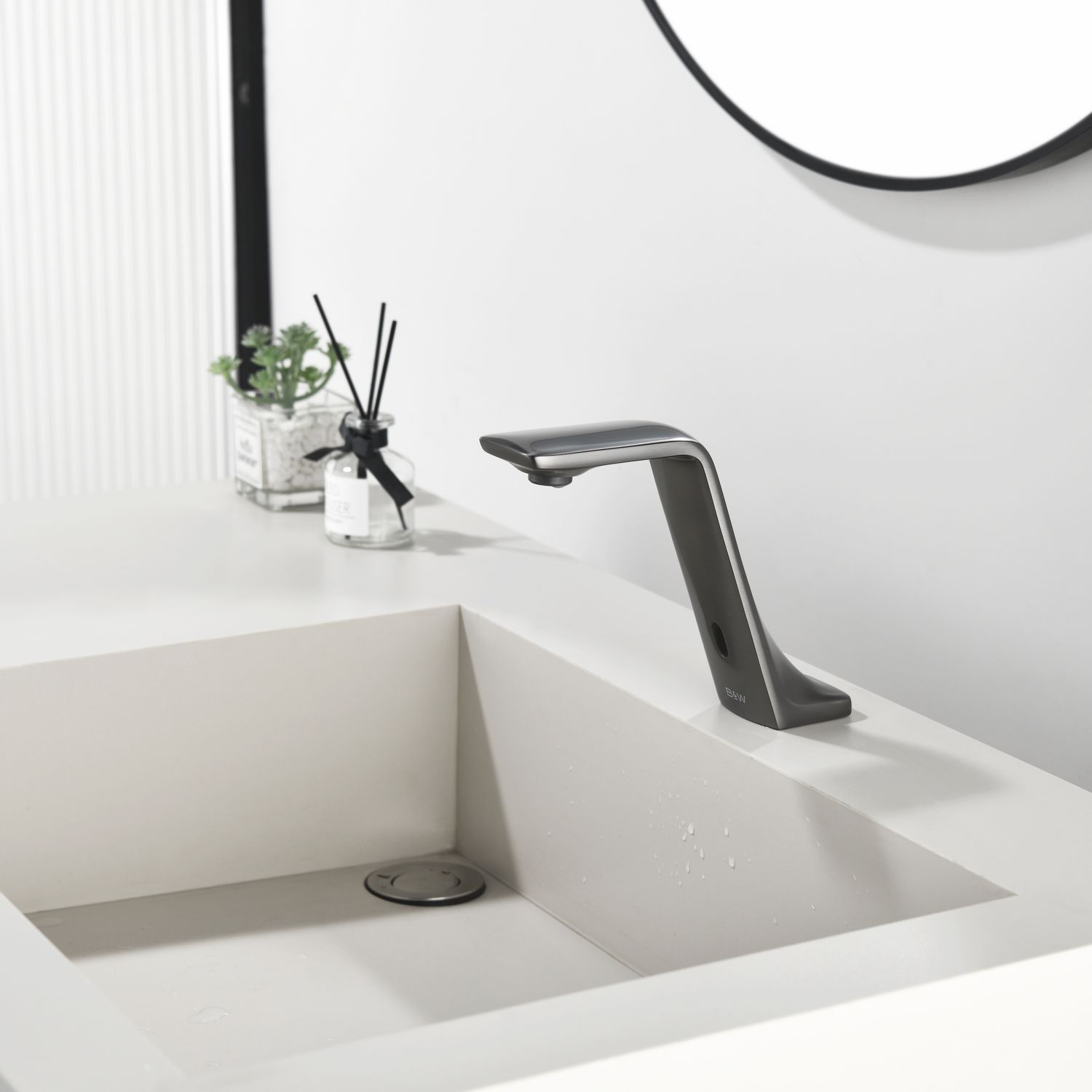 Смеситель для раковины Black&White Gravity GS-7102-GM сенсорный, оружейная сталь