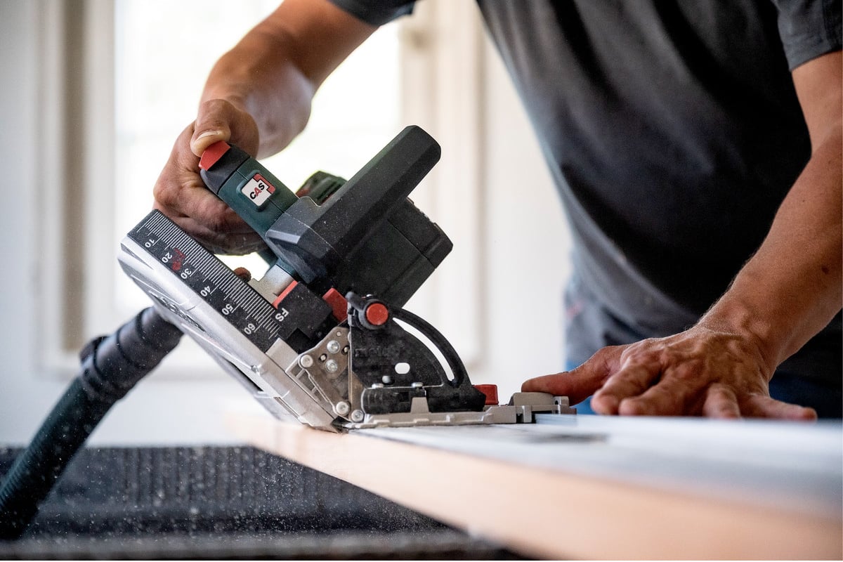 Аккумуляторная погружная пила Metabo KT 18 LTX 66 BL 601866660