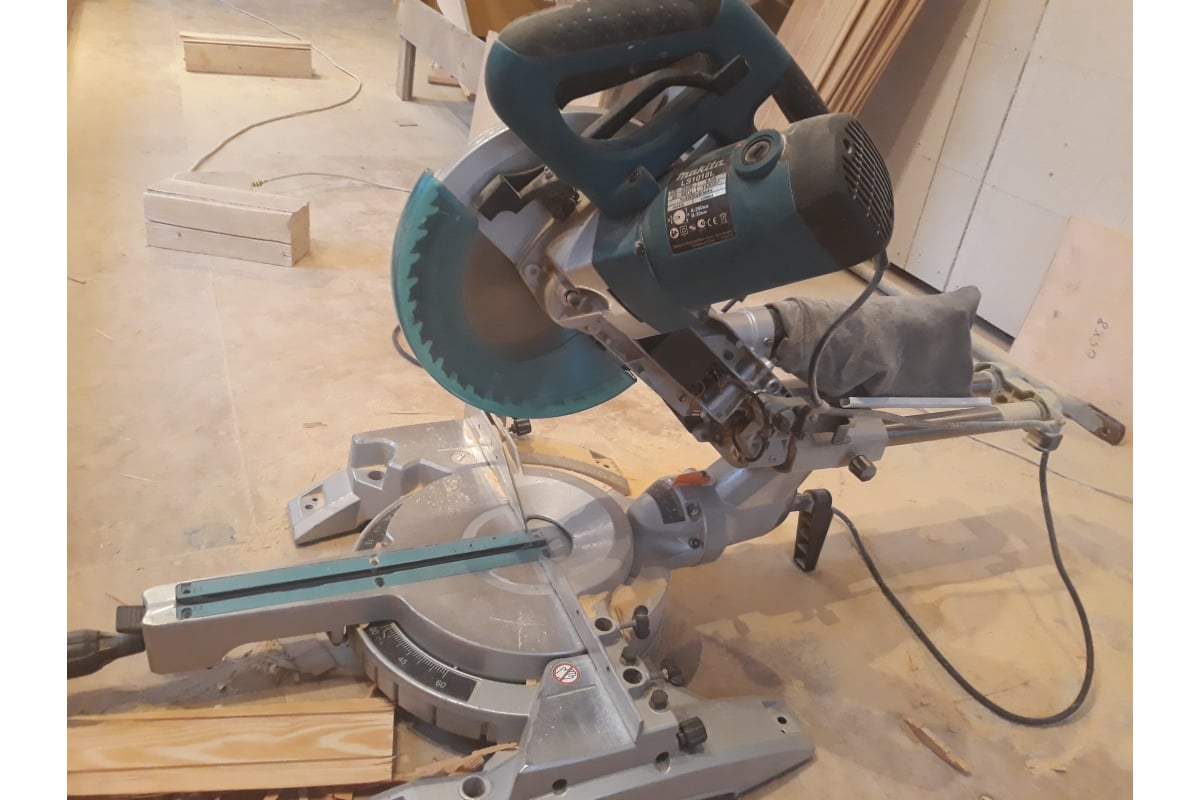 Торцовочная пила Makita LS1018L