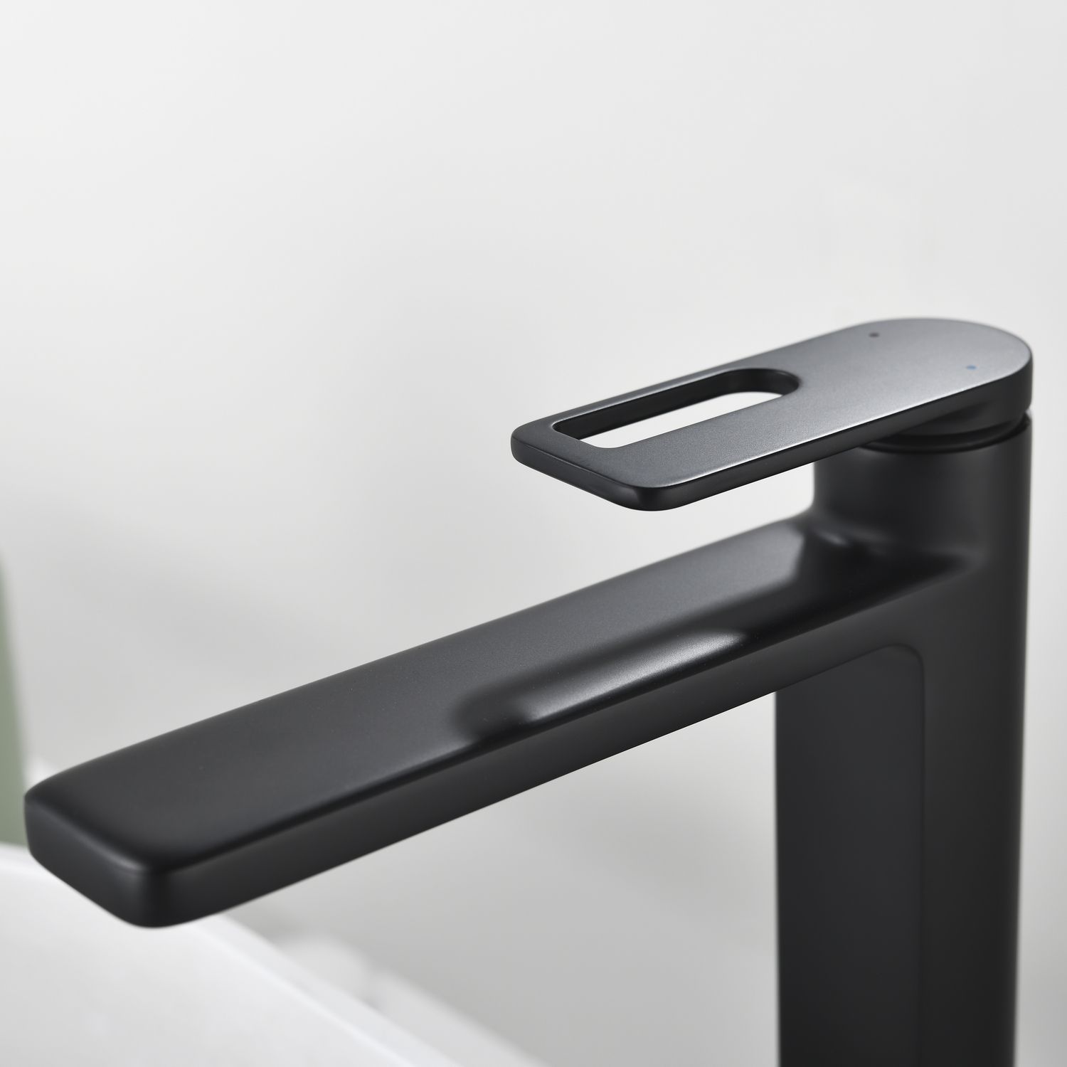 Смеситель для раковины Black&White Gravity GF-7203-MB черный матовый