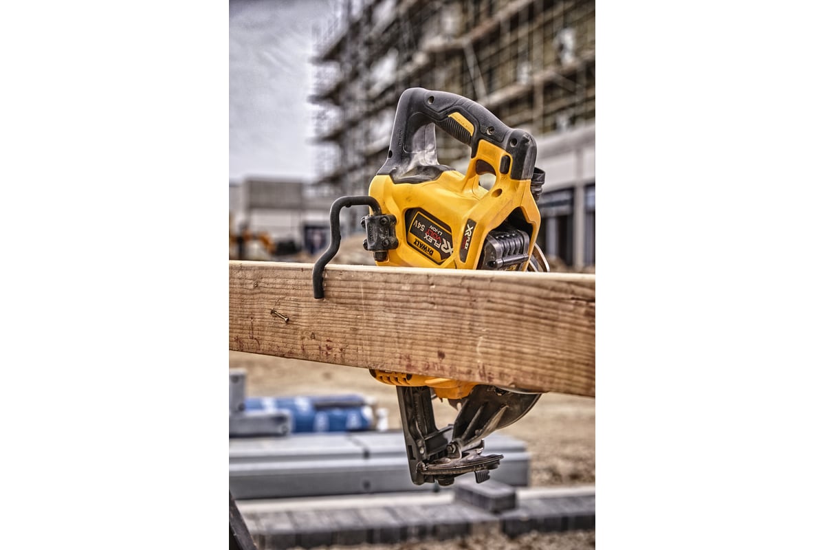 Дисковая пила DeWalt 54 В XR FLEXVOLT DCS577N-XJ