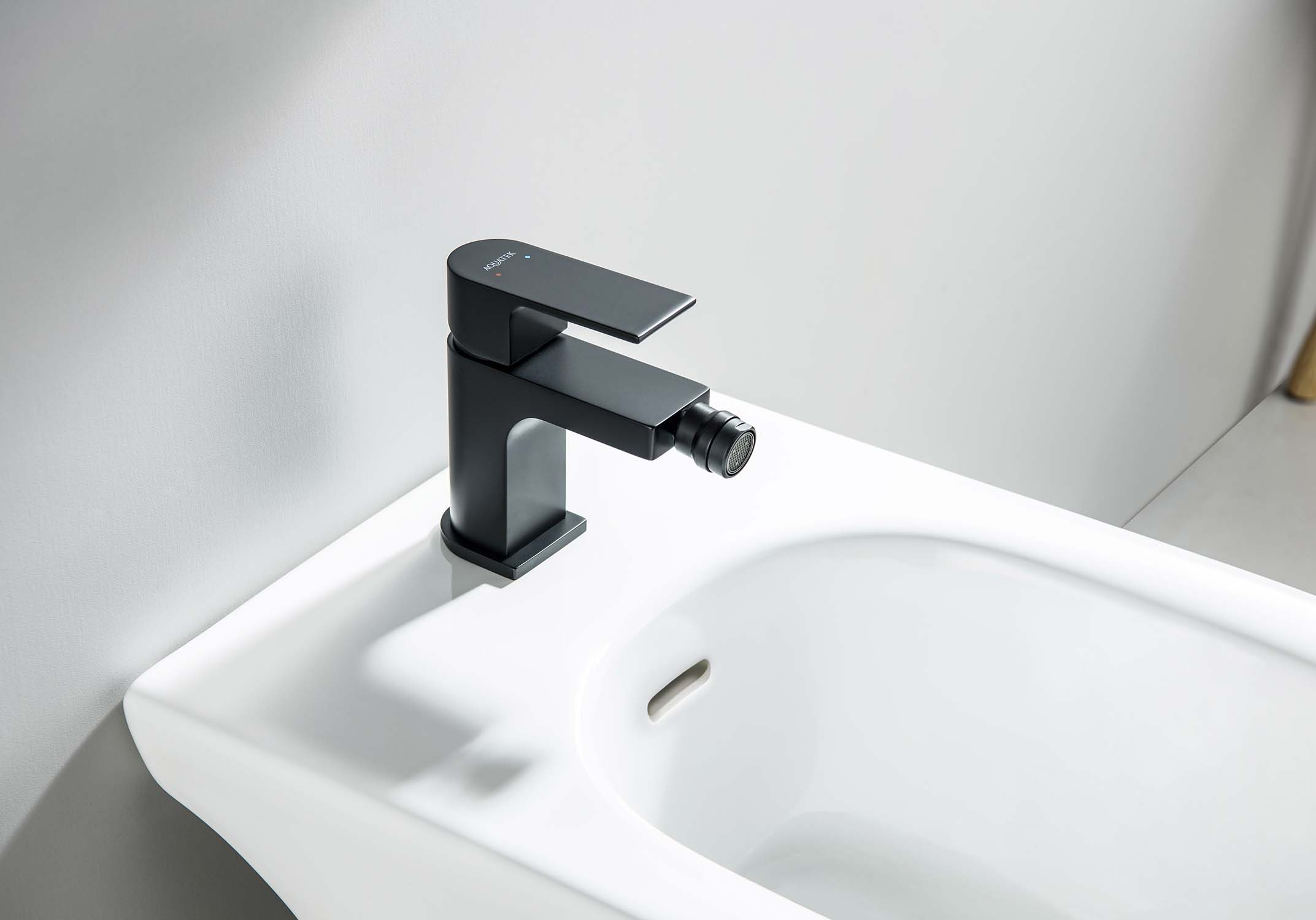 Смеситель для биде Aquatek Лира AQ1418MB черный матовый