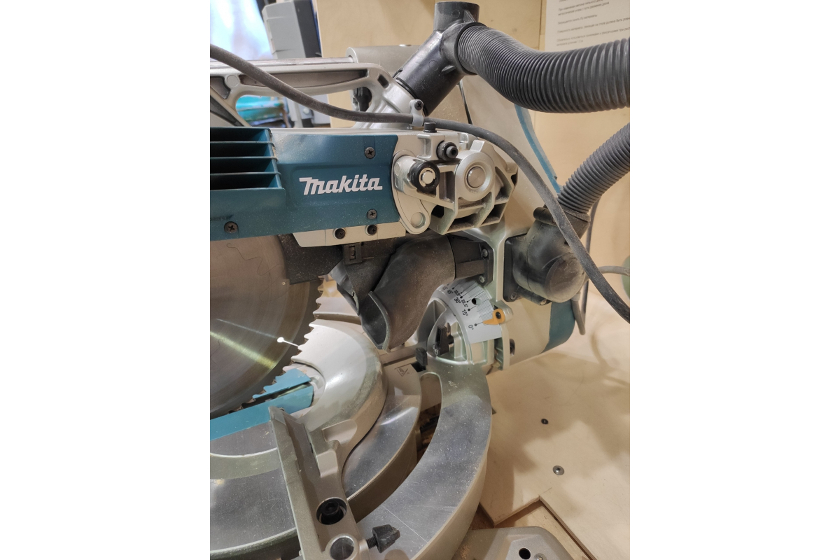 Торцовочная пила Makita LS1219