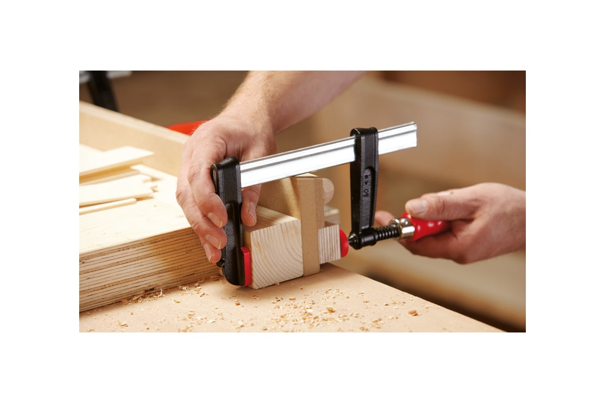 Струбцина BESSEY из ковкого чугуна 1500/120, усилие 5.5 кН, с деревянной рукояткой BE-DUO65-8