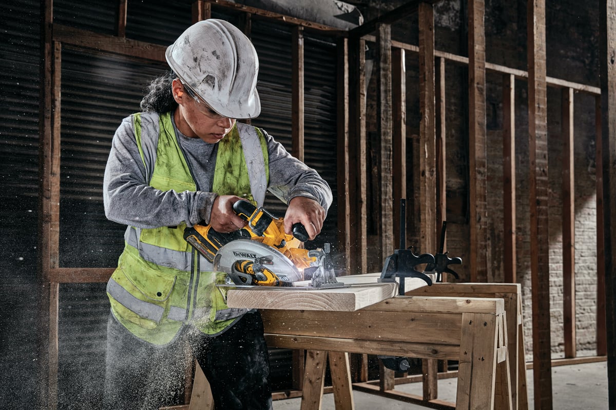 Дисковая пила DeWalt 18 В XR FLEXVOLT ADVANTAGE DCS573NT-XJ