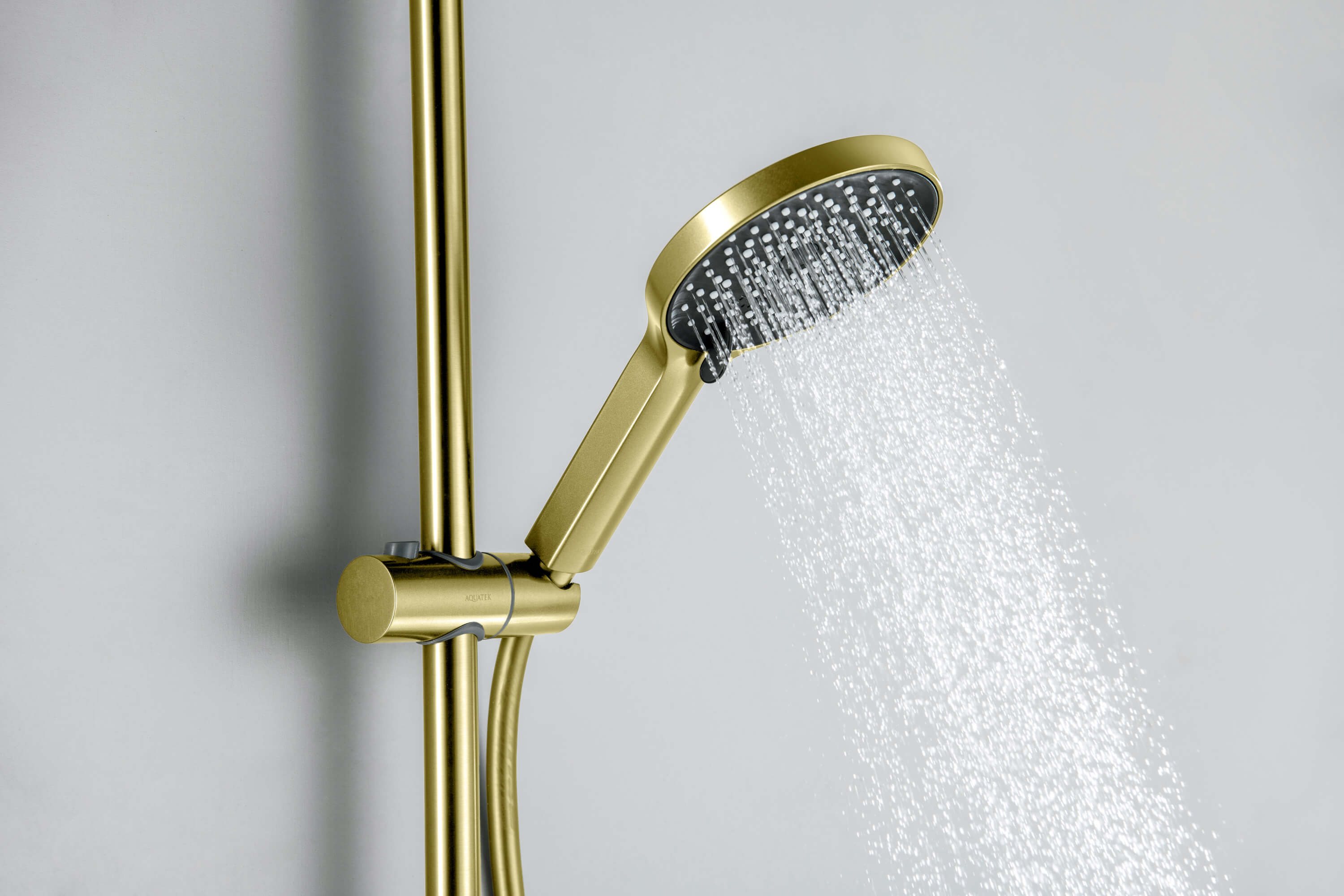 Душевой гарнитур Aquatek Лугано AQ2022BG шлифованное золото Душевой гарнитур Aquatek Лугано AQ2022BG шлифованное золото