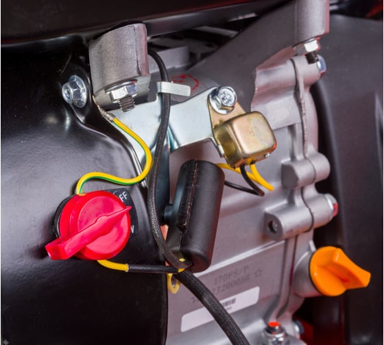 Снегоуборщик с ручным стартером и подсветкой Gigant SP-02