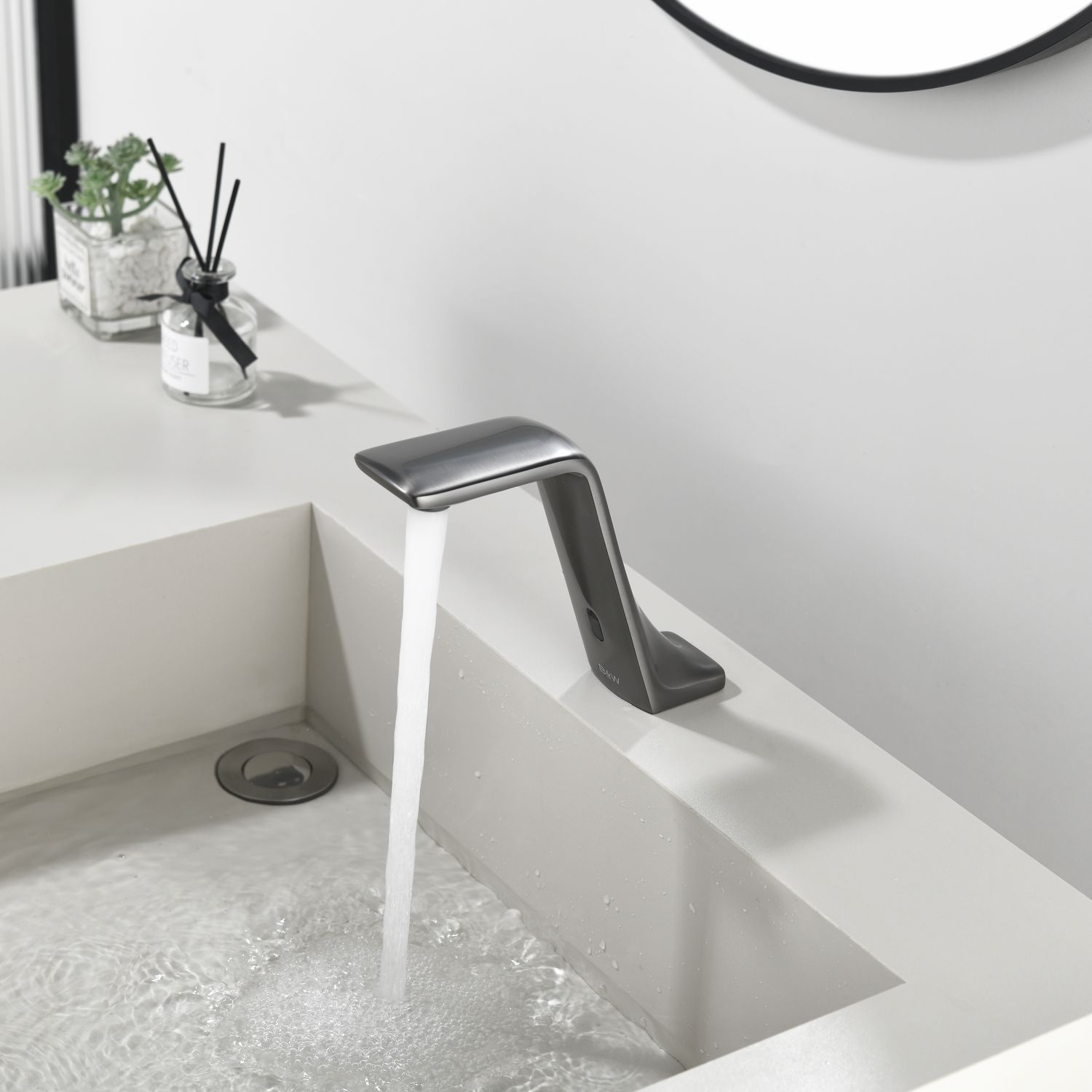 Смеситель для раковины Black&White Gravity GS-7102-GM сенсорный, оружейная сталь