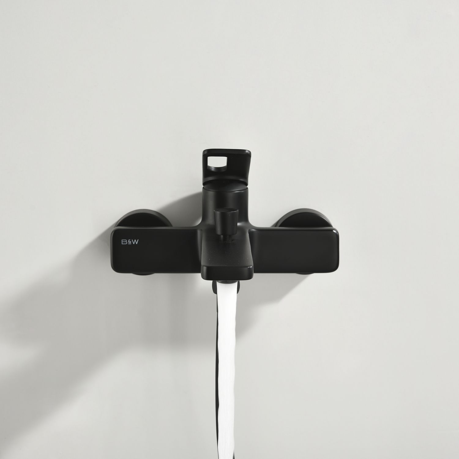 Смеситель для ванны Black&White Gravity GL-9101-MB черный матовый Смеситель для ванны Black&White Gravity GL-9101-MB черный матовый