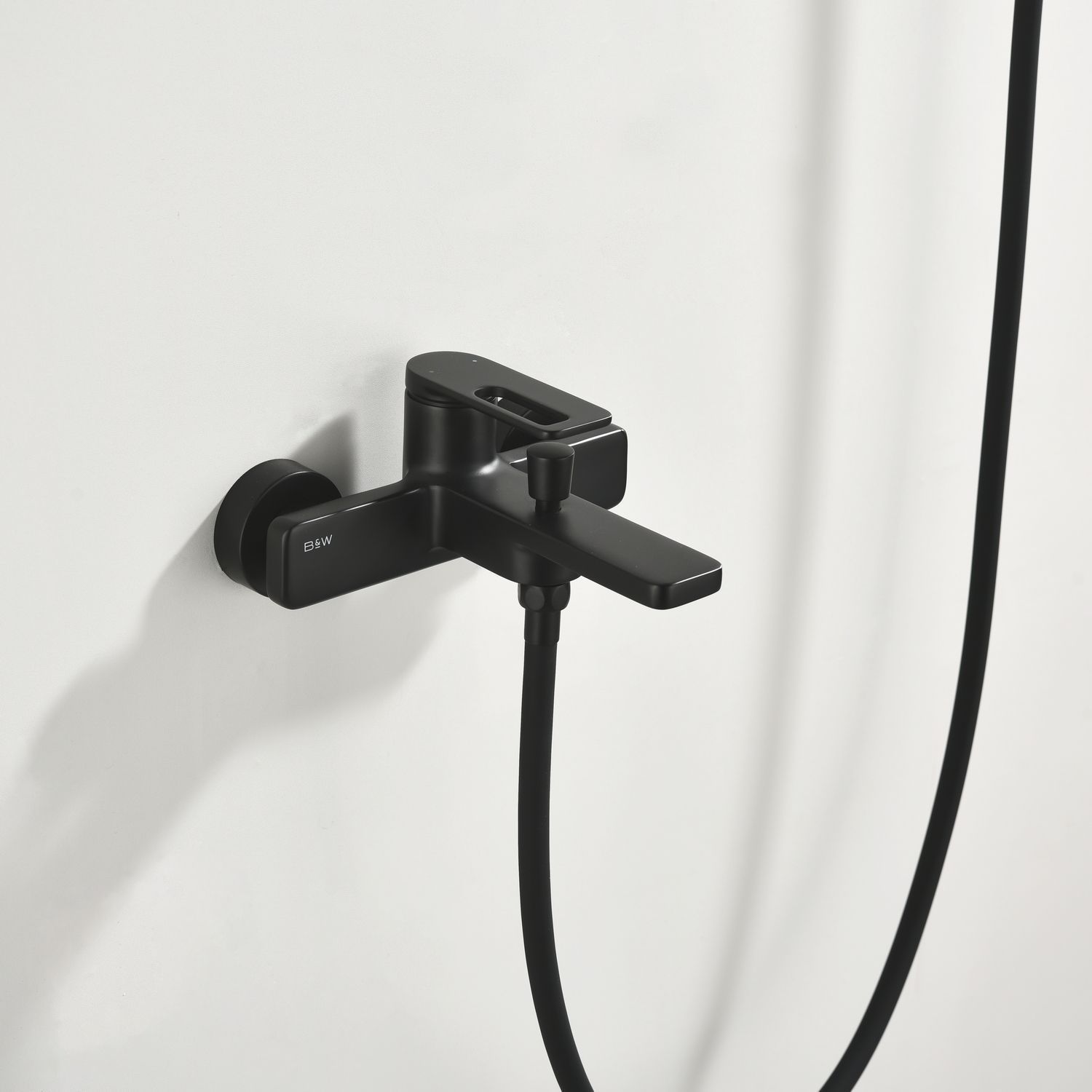 Смеситель для ванны Black&White Gravity GL-9101-MB черный матовый Смеситель для ванны Black&White Gravity GL-9101-MB черный матовый