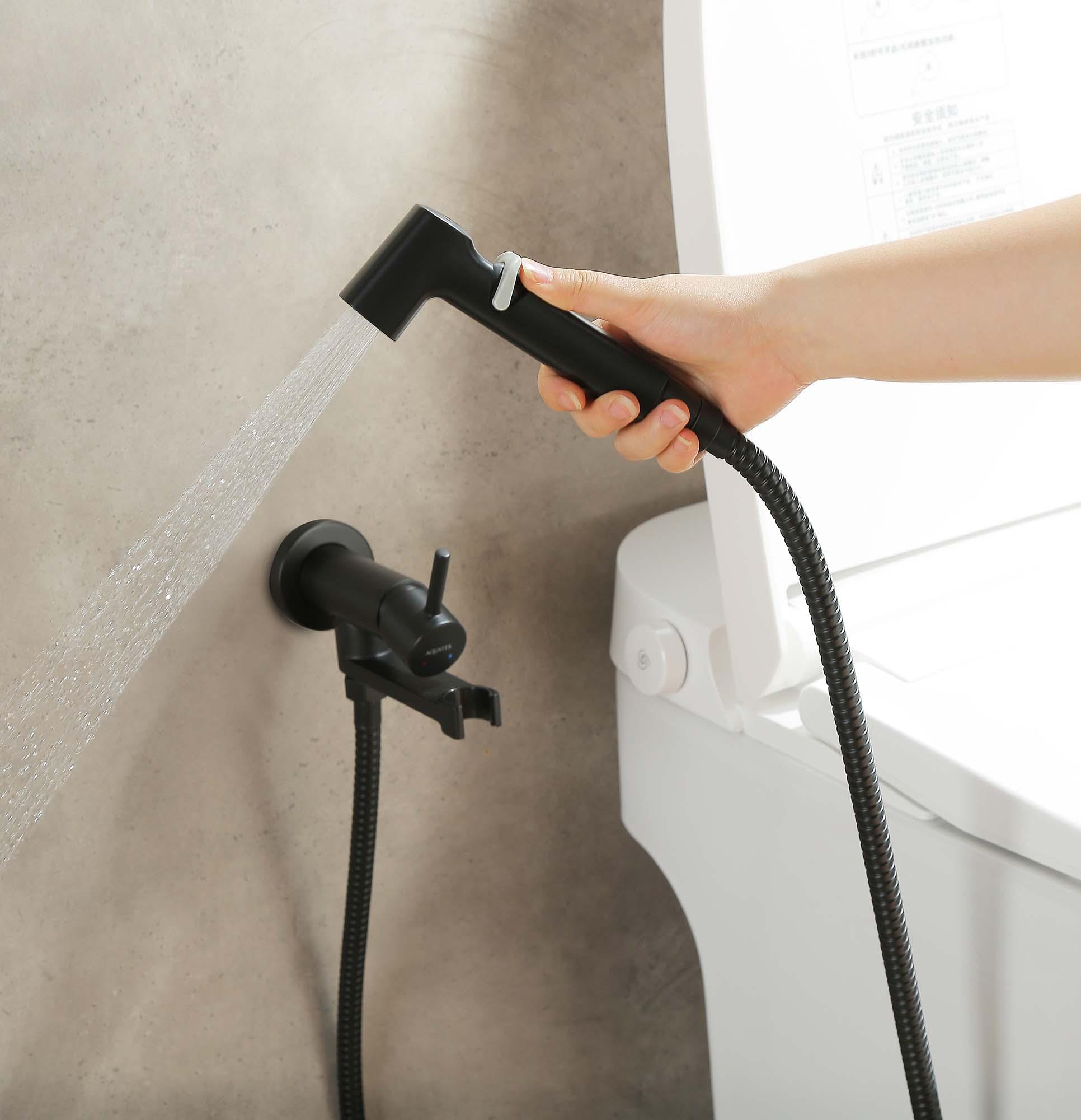 Смеситель Aquatek Ника AQ1819MB с гигиеническим душем, черный матовый Смеситель Aquatek Ника AQ1819MB с гигиеническим душем, черный матовый