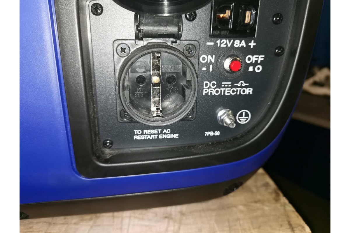 Бензиновый инверторный генератор Yamaha EF 2000 iS 7PB329-060A