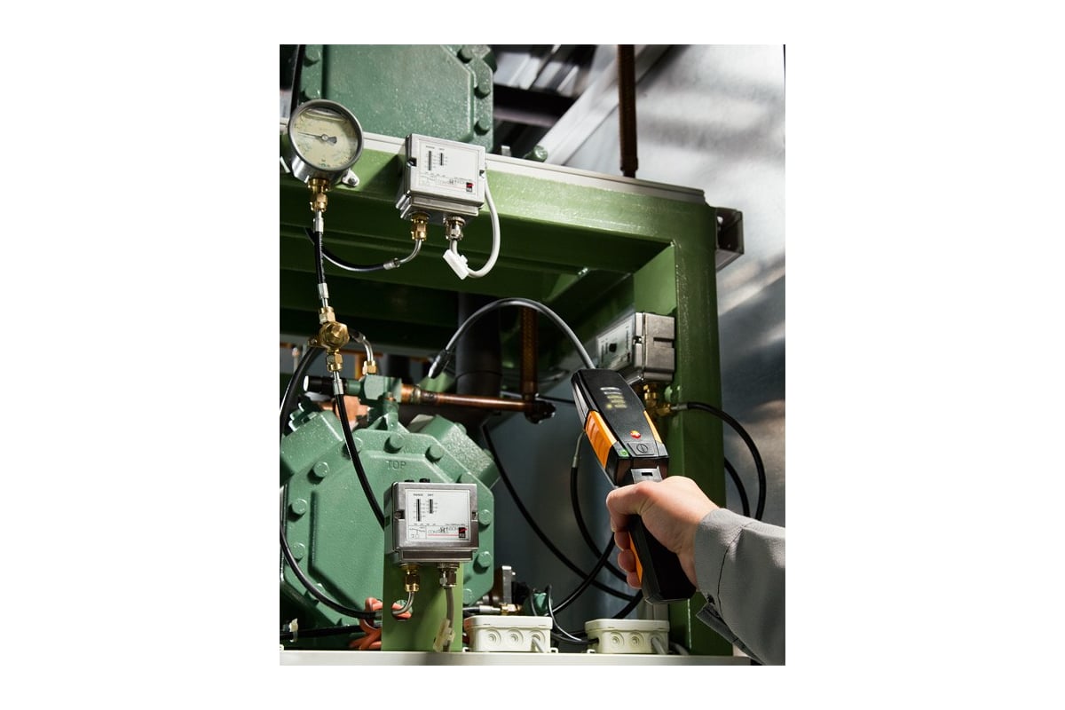 Газоанализатор течеискатель для CFC, HCFC, HFC Testo с сенсором, в транспортировочном кейсе с протоколом калибровки, батарейками и фильтром 00000002558
