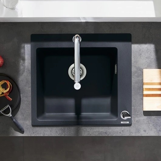 Кухонная мойка Hansgrohe C51-F450-06 56 см со встроен. смесителем, черный/хром