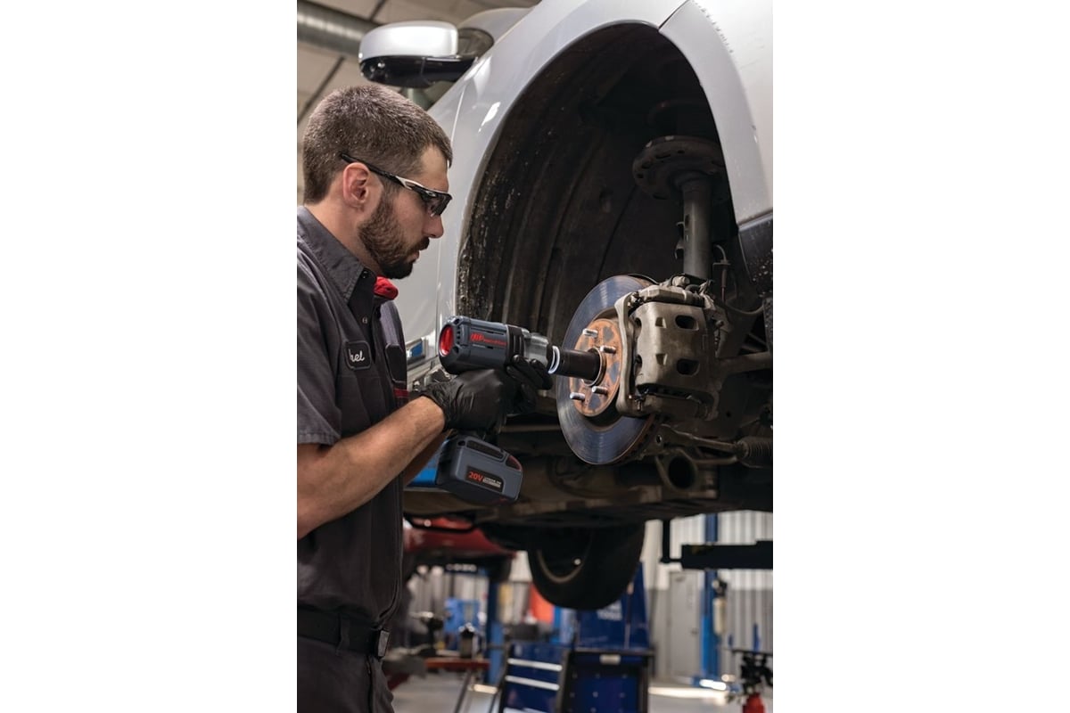 Аккумуляторный ударный гайковерт Ingersoll Rand 1/2", 20 В, 1360/68-746 Нм, 1900 об/мин W7152